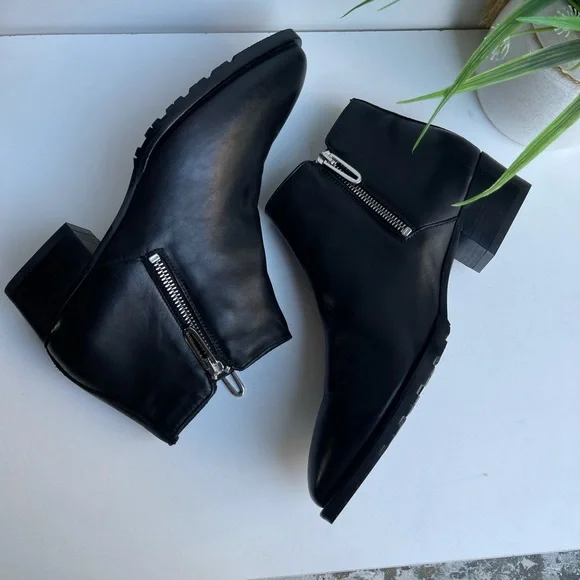 - AQUATALIA Nadie Black leather Waterproof booties size7.5 like New